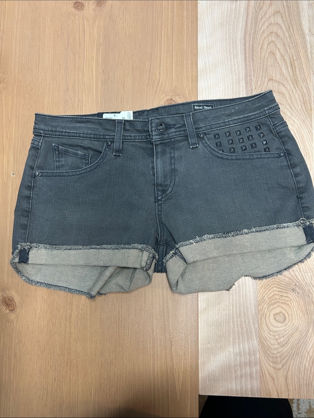 Volcom Blank Slate Black/grey Studded Cuffed Denim Shorts fit size 9